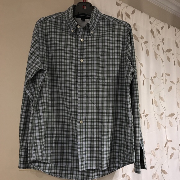Tommy Hilfiger button down - Picture 2 of 4